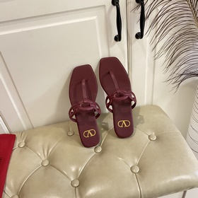 Новые сандалии VALENTINO, кожа, овечья подкладка, размеры 35-42 (