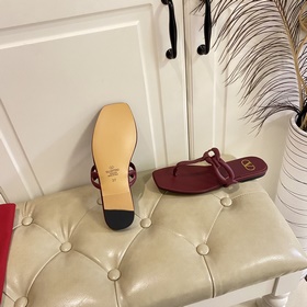 Новые сандалии VALENTINO, кожа, овечья подкладка, размеры 35-42 (