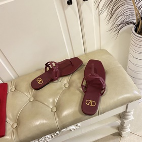Новые сандалии VALENTINO, кожа, овечья подкладка, размеры 35-42 (
