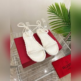 Valentino | Новая коллекция весна-лето 2023 от V-House. Постер с