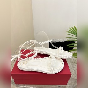 Valentino | Новая коллекция весна-лето 2023 от V-House. Постер с