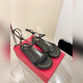 Valentino | Новая коллекция весна-лето 2023 от V-House. Постер с