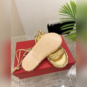 Valentino | Новая коллекция весна-лето 2023 от V-House. Постер с