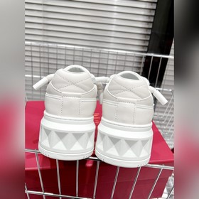 Valentino Out Stud Valentino спортивные кроссовки 2023 новейшая м