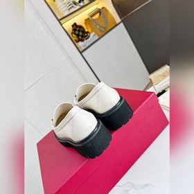 Новые лофейки Valentino с логотипом V Комфорт и мода в одном, лег