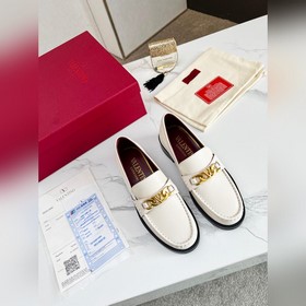 Новые лофейки Valentino с логотипом V Комфорт и мода в одном, лег