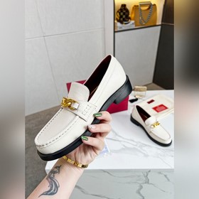 Новые лофейки Valentino с логотипом V Комфорт и мода в одном, лег