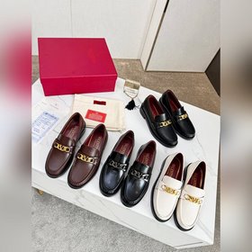 Новые лофейки Valentino с логотипом V Комфорт и мода в одном, лег