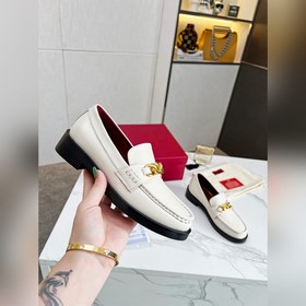 Новые лофейки Valentino с логотипом V Комфорт и мода в одном, лег