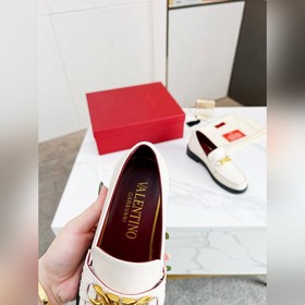 Новые лофейки Valentino с логотипом V Комфорт и мода в одном, лег