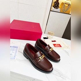 Новые лодочки Valentino с логотипом V Комфорт и мода в одном, лег