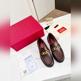 Новые лодочки Valentino с логотипом V Комфорт и мода в одном, лег