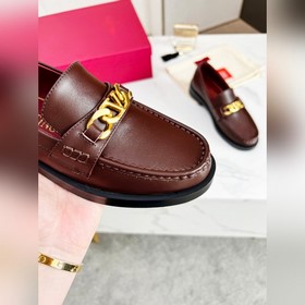 Новые лодочки Valentino с логотипом V Комфорт и мода в одном, лег