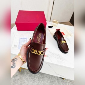 Новые лодочки Valentino с логотипом V Комфорт и мода в одном, лег