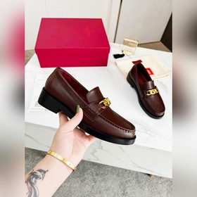 Новые лодочки Valentino с логотипом V Комфорт и мода в одном, лег