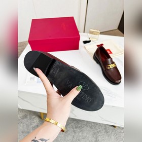 Новые лодочки Valentino с логотипом V Комфорт и мода в одном, лег