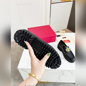Новые лофейки Valentino с логотипом V Комфорт и мода в одном, лег