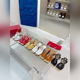Новая модель Valentino весны 2023 года, кожаный верх, меховая под