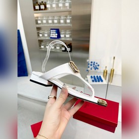 Новая модель Valentino весны 2023 года, кожаный верх, меховая под