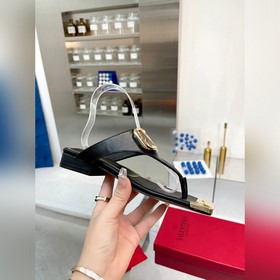 Новая модель Valentino весны 2023 года, кожаный верх, подкладка и