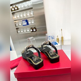 Новая модель Valentino весны 2023 года, кожаный верх, подкладка и