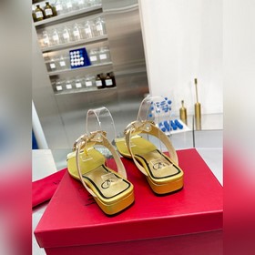 Новая модель Valentino весны 2023 года, кожа, подкладка из овечье