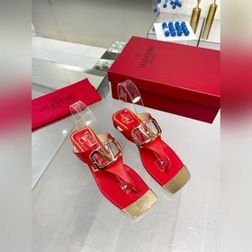 Новая модель Valentino весны 2023 года, кожаный верх, меховая под