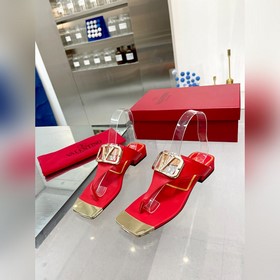 Новая модель Valentino весны 2023 года, кожаный верх, меховая под