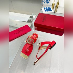 Новая модель Valentino весны 2023 года, кожаный верх, меховая под