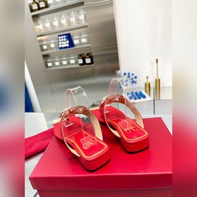 Новая модель Valentino весны 2023 года, кожаный верх, меховая под
