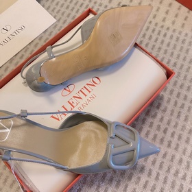 Сандалии Valentin* с большими пряжками, лакированные туфлиз после