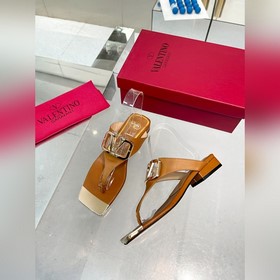 Новая модель Valentino весны 2023 года, кожаный верх, меховая под