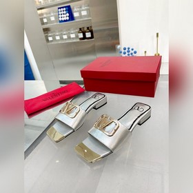 Новая модель Valentino весны 2023 года, кожаный верх, меховая под