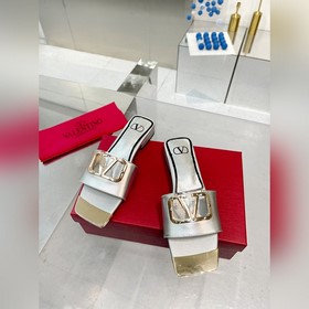 Новая модель Valentino весны 2023 года, кожаный верх, меховая под