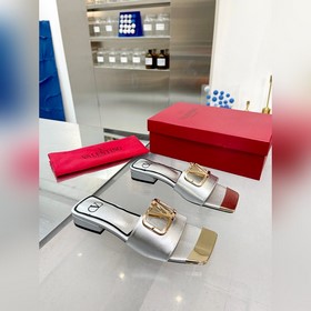 Новая модель Valentino весны 2023 года, кожаный верх, меховая под