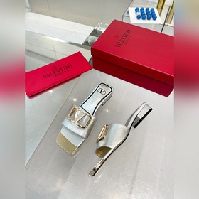 Новая модель Valentino весны 2023 года, кожаный верх, меховая под