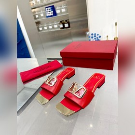 Новая модель Valentino весны 2023 года, кожаный верх, меховая под
