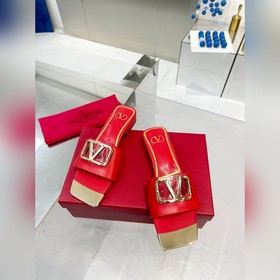 Новая модель Valentino весны 2023 года, кожаный верх, меховая под
