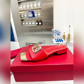 Новая модель Valentino весны 2023 года, кожаный верх, меховая под