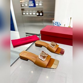 Новая модель Valentino весны 2023 года, кожаный верх, меховая под