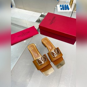 Новая модель Valentino весны 2023 года, кожаный верх, меховая под