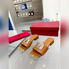 Новая модель Valentino весны 2023 года, кожаный верх, меховая под