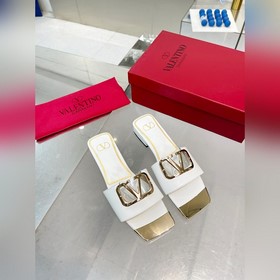 Новая модель Valentino весны 2023 года, кожаный верх, меховая под
