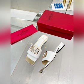 Новая модель Valentino весны 2023 года, кожаный верх, меховая под
