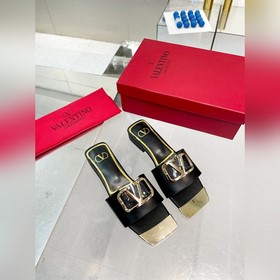 Новая модель Valentino весны 2023 года, кожаный верх, меховая под