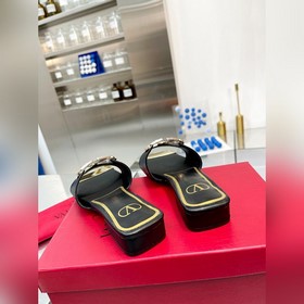 Новая модель Valentino весны 2023 года, кожаный верх, меховая под