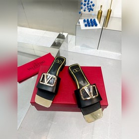 Новая модель Valentino весны 2023 года, кожаный верх, меховая под