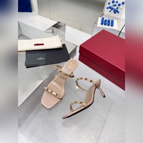 Новая летняя коллекция Valentino. Последние модели сандалий Valen