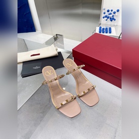 Новая летняя коллекция Valentino. Последние модели сандалий Valen