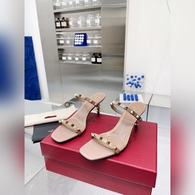 Новая летняя коллекция Valentino. Последние модели сандалий Valen